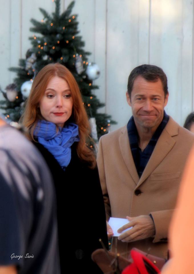 Colin Ferguson در صحنه فیلم سینمایی Christmas on Honeysuckle Lane به همراه Alicia Witt