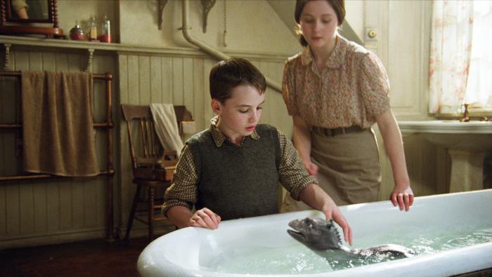 Alex Etel در صحنه فیلم سینمایی The Water Horse