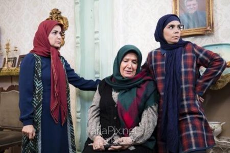 شهین تسلیمی در صحنه سریال تلویزیونی آخر خط به همراه فاطمه امینی و کمند امیرسلیمانی