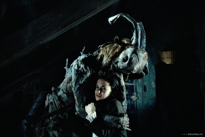 ایوانا باکرو در صحنه فیلم سینمایی هزارتوی پن به همراه داگ جونز
