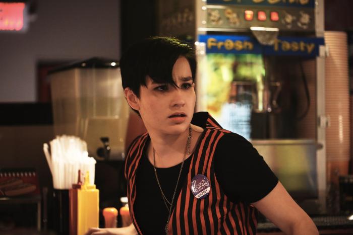 Bex Taylor-Klaus در صحنه سریال تلویزیونی جیغ