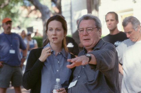 آلن پارکر در صحنه فیلم سینمایی زندگی دیوید گیل به همراه لورا لینی