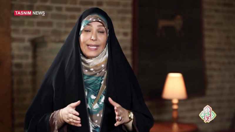 تصویری از فاطمه محمدی، مجری سینما و تلویزیون در حال بازیگری سر صحنه یکی از آثارش