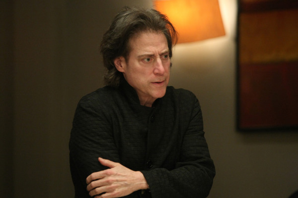 Richard Lewis در صحنه سریال تلویزیونی زیاد ذوق زده نشو