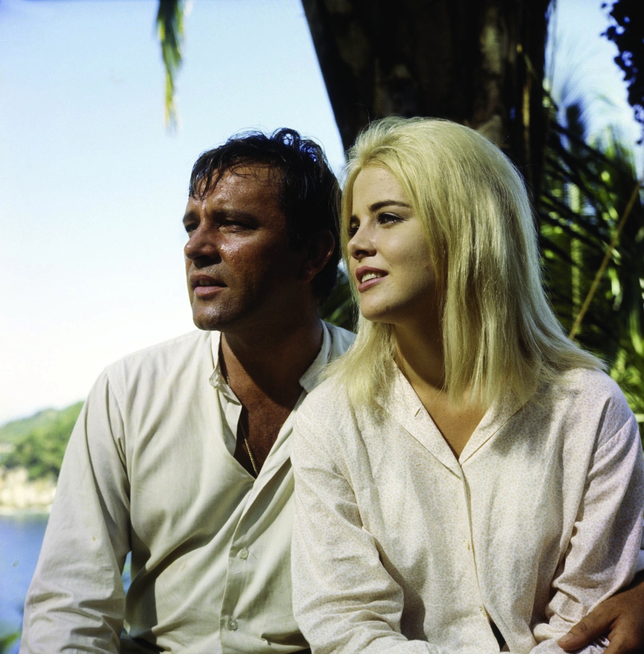 Richard Burton در صحنه فیلم سینمایی The Night of the Iguana به همراه Sue Lyon