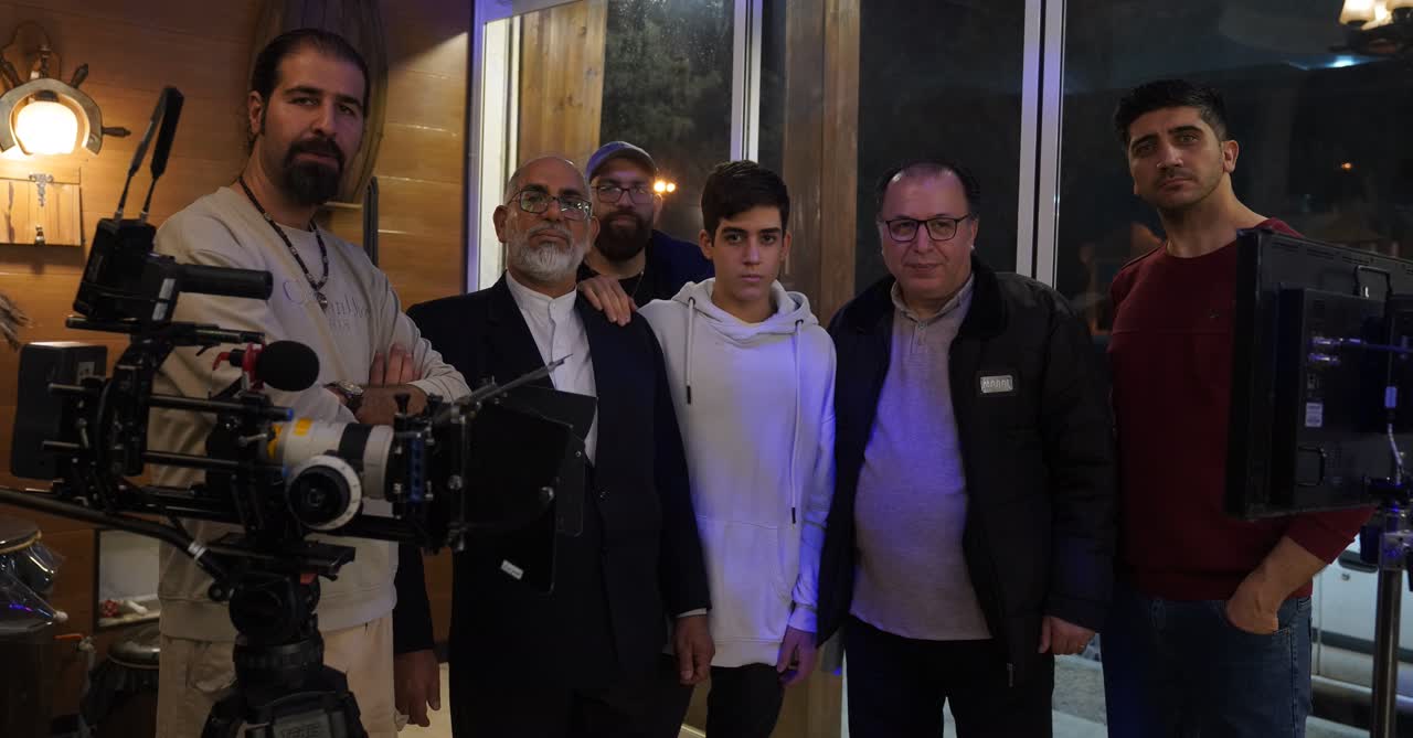 تصویری از حسین جعفری (سردار) سینما و تلویزیون در پشت صحنه یکی از آثارش