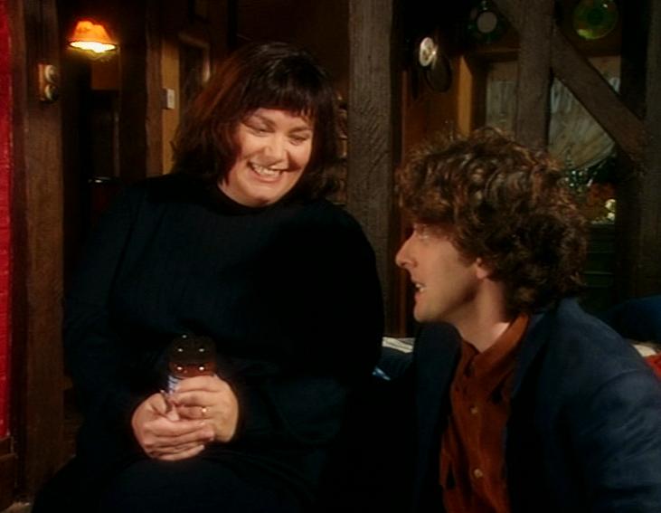 Dawn French در صحنه سریال تلویزیونی The Vicar of Dibley به همراه Peter Capaldi