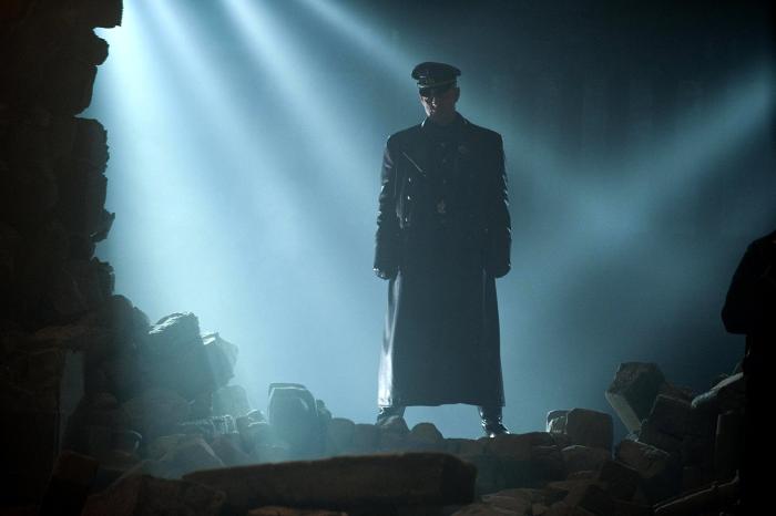 هوگو ویوینگ در صحنه فیلم سینمایی کاپیتان آمریکا: نخستین انتقام جو
