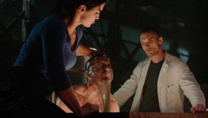 جینا کارانو در صحنه فیلم سینمایی ددپول به همراه اد اسکرین و رایان رینولد