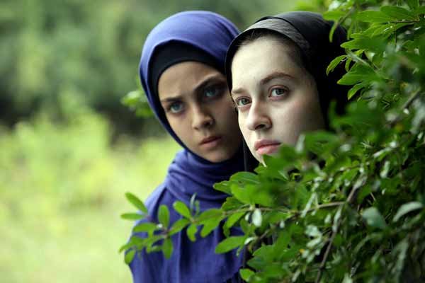 پوستر فیلم سینمایی پرونده‌ای برای سارا به کارگردانی نادر مقدس