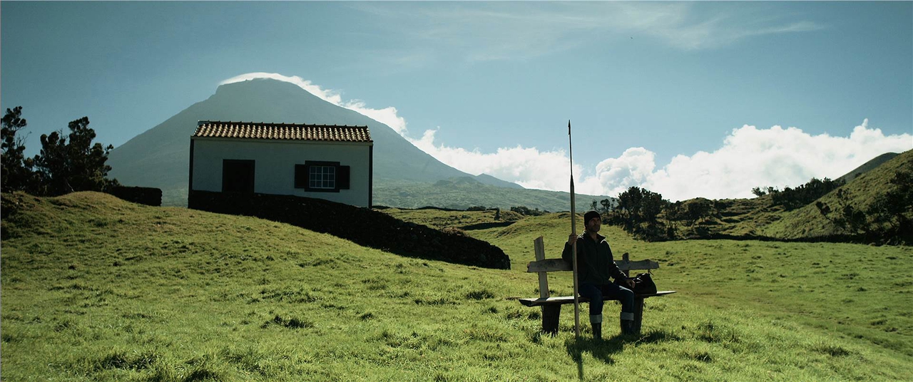  فیلم سینمایی Cinzento e Negro به کارگردانی Luís Filipe Rocha