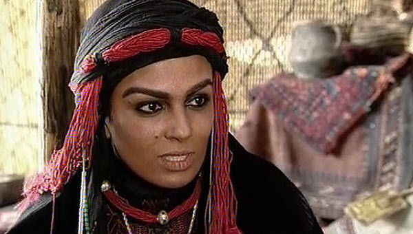 سارا خوئینی‌ها در صحنه سریال تلویزیونی معصومیت از دست رفته