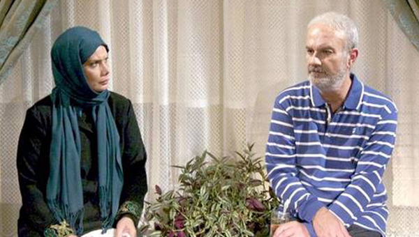 علی عمرانی در صحنه سریال تلویزیونی سال‌های ابری به همراه عاطفه رضوی