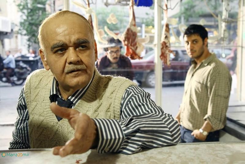 جواد عزتی در صحنه فیلم سینمایی در مدت معلوم به همراه اکبر عبدی