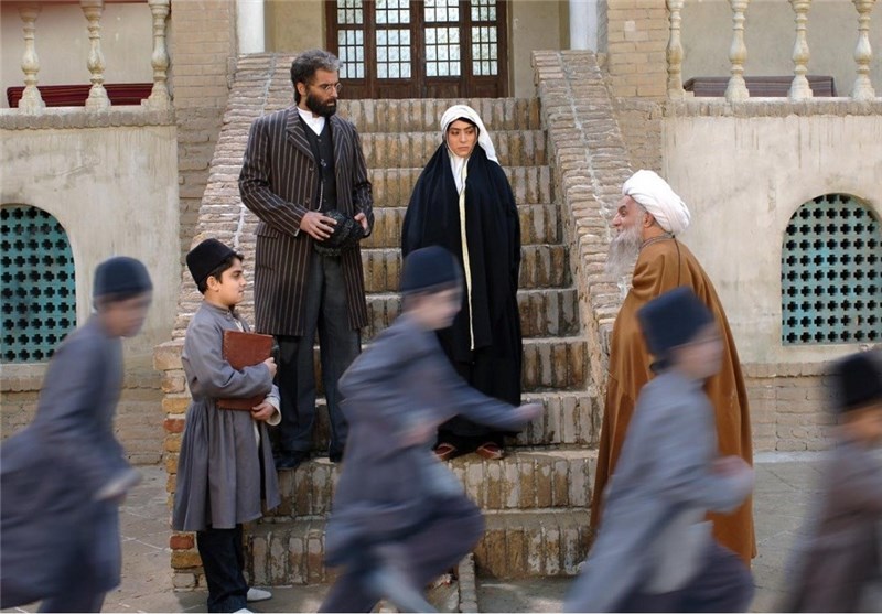 بهارک صالح‌نیا در صحنه فیلم سینمایی یتیم‌خانه ایران به همراه علیرام نورایی