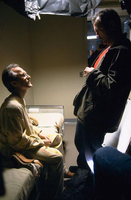 David Patrick Kelly در صحنه فیلم سینمایی کی-پکس به همراه Iain Softley