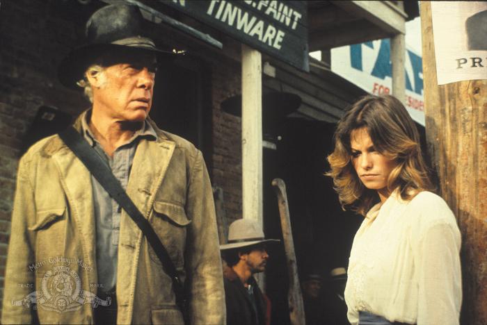 Lee Marvin در صحنه فیلم سینمایی The Great Scout & Cathouse Thursday به همراه Kay Lenz