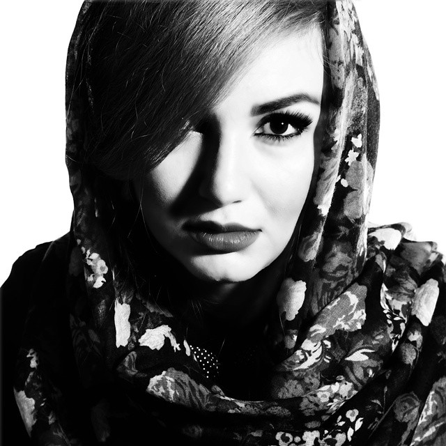 تصویری شخصی از النا آهی، بازیگر سینما و تلویزیون