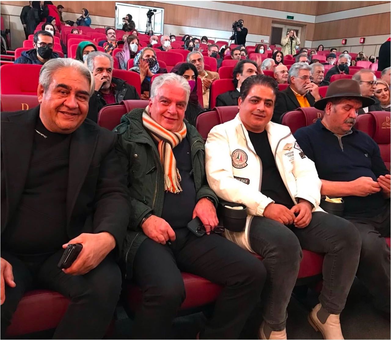 تصویری از رامین الماسی، بازیگر و مدیر تولید سینما و تلویزیون در پشت صحنه یکی از آثارش