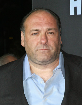 James Gandolfini در صحنه سریال تلویزیونی امپراتوری بوردواک