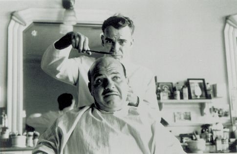 Jon Polito در صحنه فیلم سینمایی مردی که آن جا نبود به همراه بیلی باب تورنتون