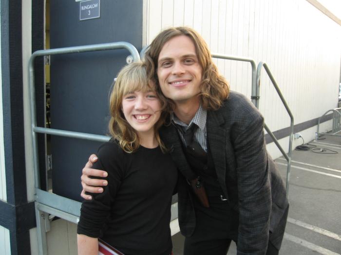 Jordan Van Vranken در صحنه سریال تلویزیونی ذهن های مجرم به همراه Matthew Gray Gubler