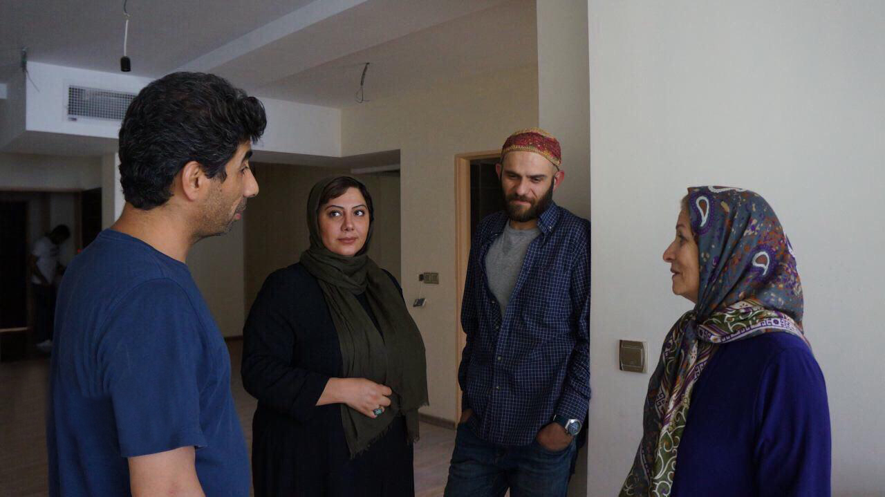 زهرا داوودنژاد در صحنه فیلم سینمایی شماره 17 سهیلا به همراه بابک حمیدیان