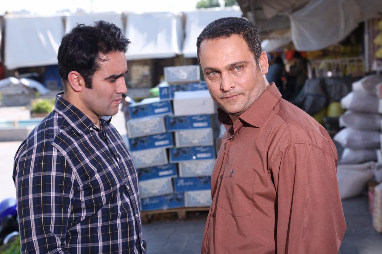 حسین یاری در صحنه سریال تلویزیونی برادر به همراه پوریا پورسرخ