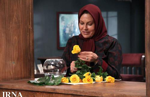 مهرانه مهین‌ترابی در صحنه سریال تلویزیونی شمس‌العماره