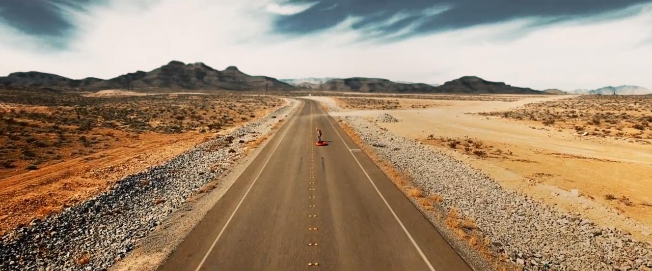  فیلم سینمایی It Stains the Sands Red به کارگردانی Colin Minihan