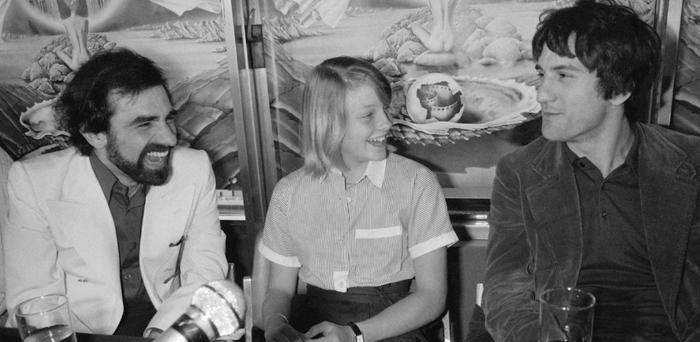 جودی فاستر در صحنه فیلم سینمایی راننده تاکسی به همراه مارتین اسکورسیزی و رابرت دنیرو
