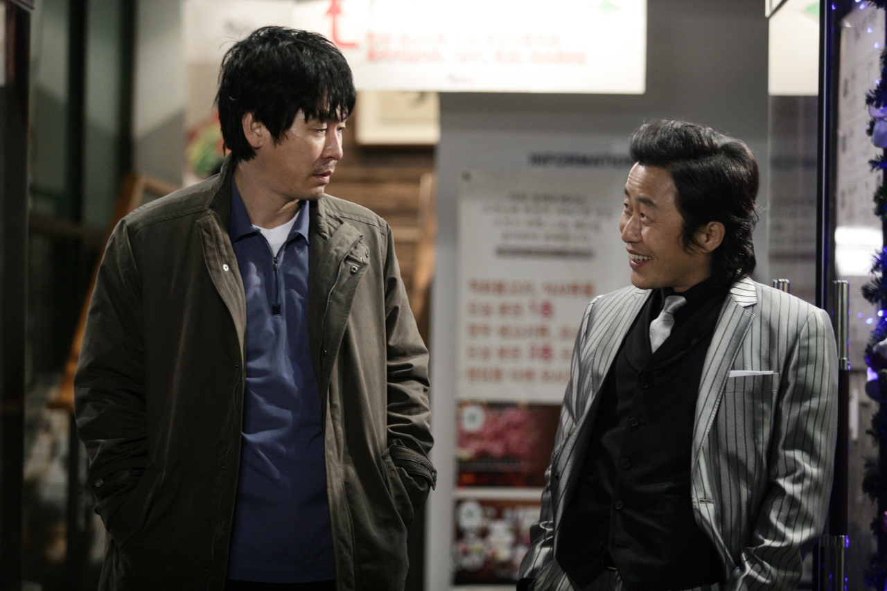 Kyung-gu Sol در صحنه فیلم سینمایی Public Enemy 3 به همراه Mun-shik Lee