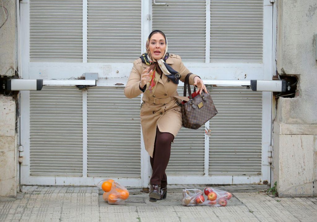 الهام حمیدی در صحنه فیلم سینمایی تخته گاز
