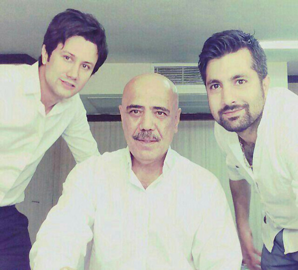 شاهرخ استخری مراغه در پشت صحنه سریال تلویزیونی آمین به همراه کاظم بلوچی