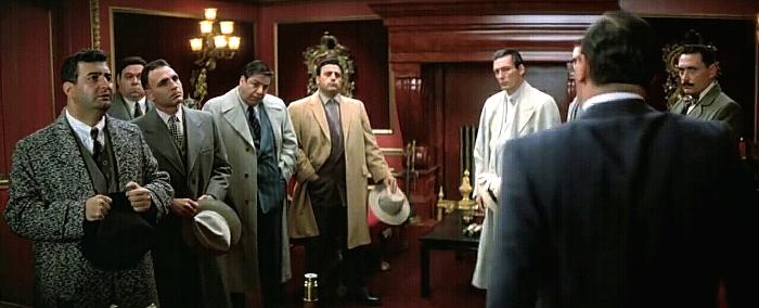 Mike Bacarella در صحنه فیلم سینمایی تسخیرناپذیران به همراه رابرت دنیرو، Valentino Cimo، Joseph Scianablo، Clem Caserta و Billy Drago