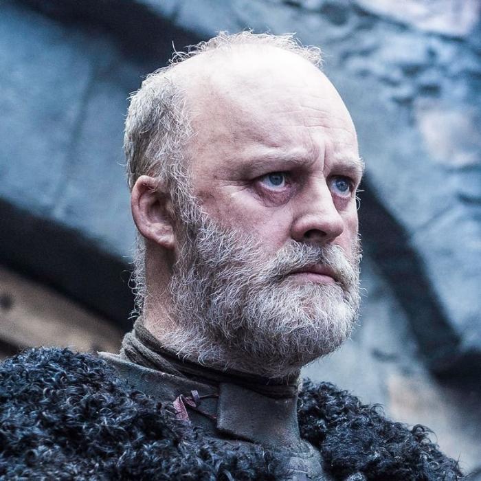 Tim McInnerny در صحنه سریال تلویزیونی بازی تاج و تخت