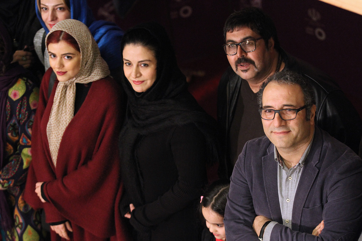 فرهاد اصلانی در فرش قرمز فیلم تلویزیونی دختر به همراه ماهور الوند، مریلا زارعی و سیدرضا میر کریمی