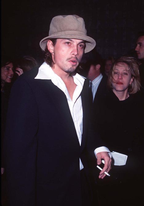 Skeet Ulrich در صحنه فیلم سینمایی جیغ