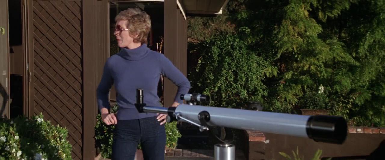 Julie Andrews در صحنه فیلم سینمایی 10