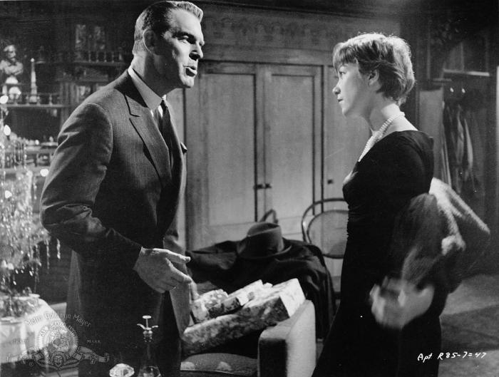 فرد مک  موری در صحنه فیلم سینمایی آپارتمان به همراه شرلی مک لین