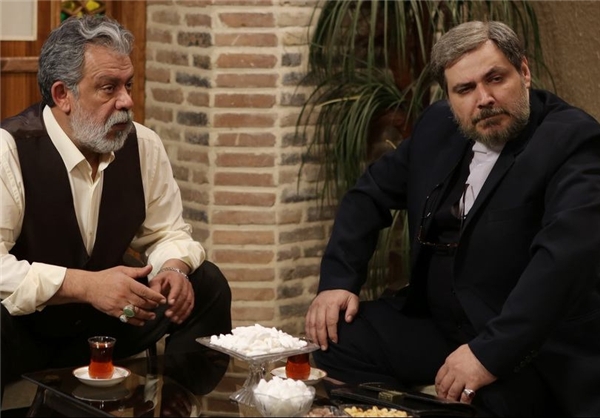 سیدمهرداد ضیایی در صحنه سریال تلویزیونی برادر به همراه حسن پورشیرازی
