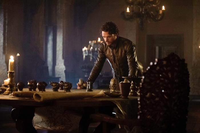 ریچارد مدن در صحنه سریال تلویزیونی بازی تاج و تخت