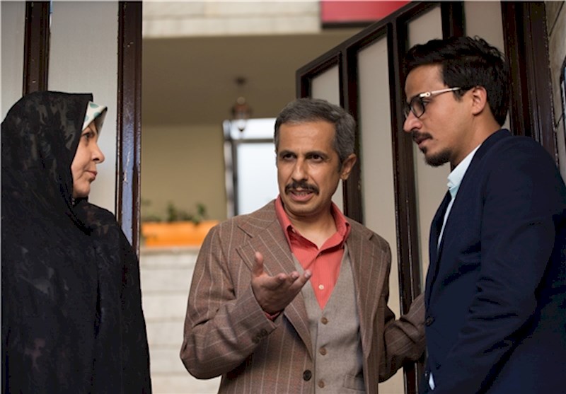 حسین سلیمانی در صحنه سریال تلویزیونی همسایه‌ها به همراه سید جواد رضویان