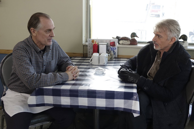 بیلی باب تورنتون در صحنه سریال تلویزیونی فارگو - فصل 1 قسمت 10 به همراه Keith Carradine