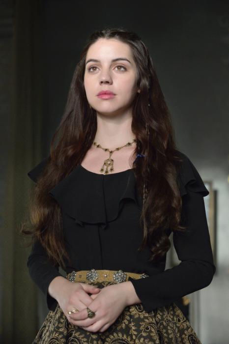 Adelaide Kane در صحنه سریال تلویزیونی سلطنت