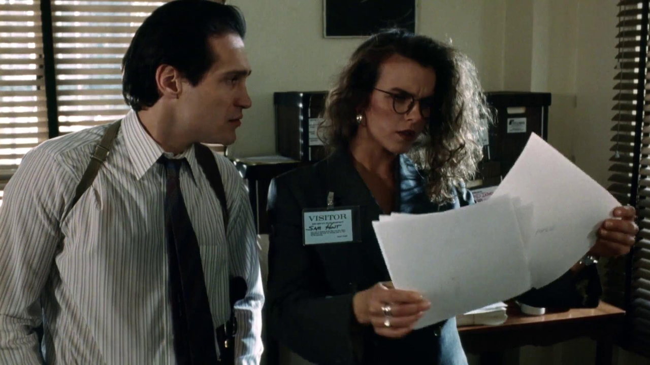 Yvette Nipar در صحنه فیلم سینمایی Doctor Mordrid به همراه Jay Acovone