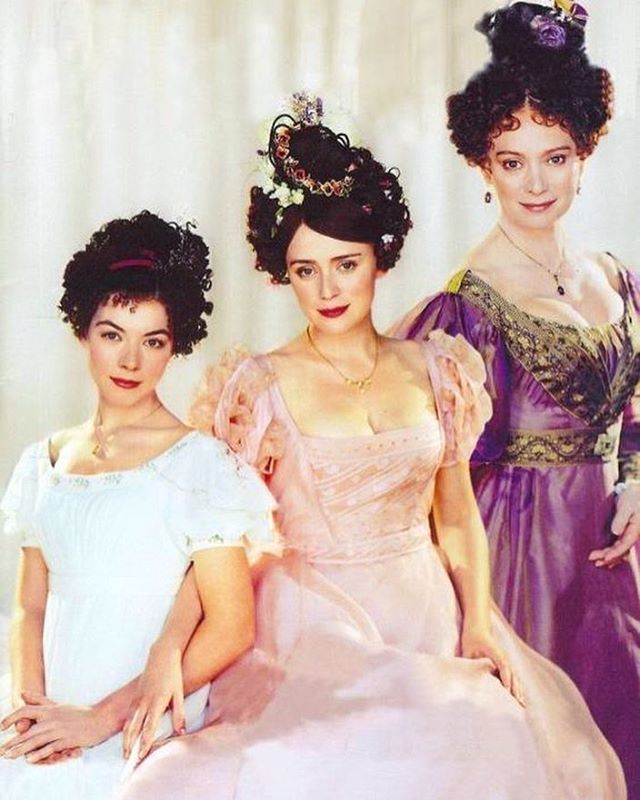 Justine Waddell در صحنه سریال تلویزیونی Wives and Daughters به همراه کلی هاوس و Francesca Annis