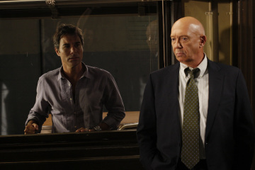 Eric McCormack در صحنه سریال تلویزیونی قانون و نظم: واحد قربانیان ویژه به همراه Dann Florek