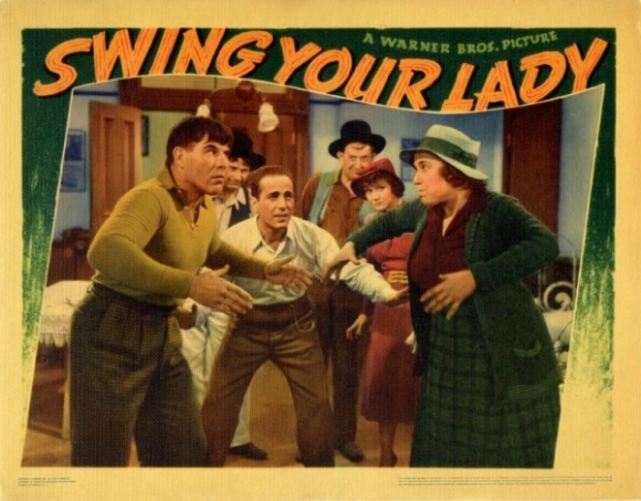 Louise Fazenda در صحنه فیلم سینمایی Swing Your Lady به همراه Penny Singleton، Nat Pendleton، Leon Weaver، Frank Weaver و هامفری بوگارت