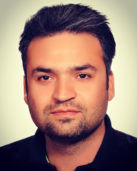 تصویری شخصی از علی میرزایی، بازیگر و نوازنده سینما و تلویزیون